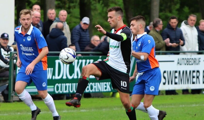 GHVV'13 en Zuidland hielden elkaar, ondanks een veldoverwicht van Zuidland, in evenwicht, 2-2.