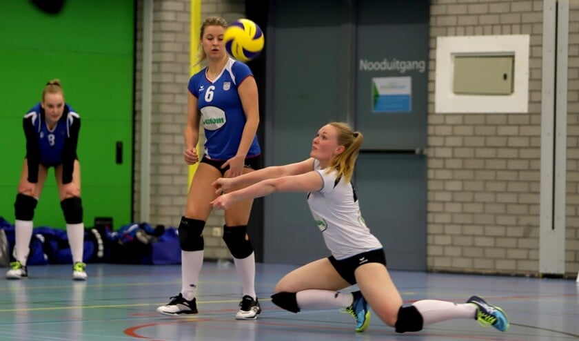 De dames van Spivo deden zaterdagavond in sporthal Den Oert goede zaken tegen VCN 3. Fotografie: Peter de Jong