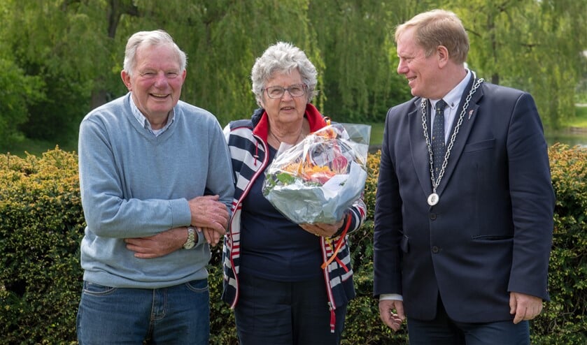 Afgelopen maandag was het echtpaar Van der Bor-Van Reek uit Rockanje 55 jaar getrouwd. (Foto: Jos Uijtdehaage).