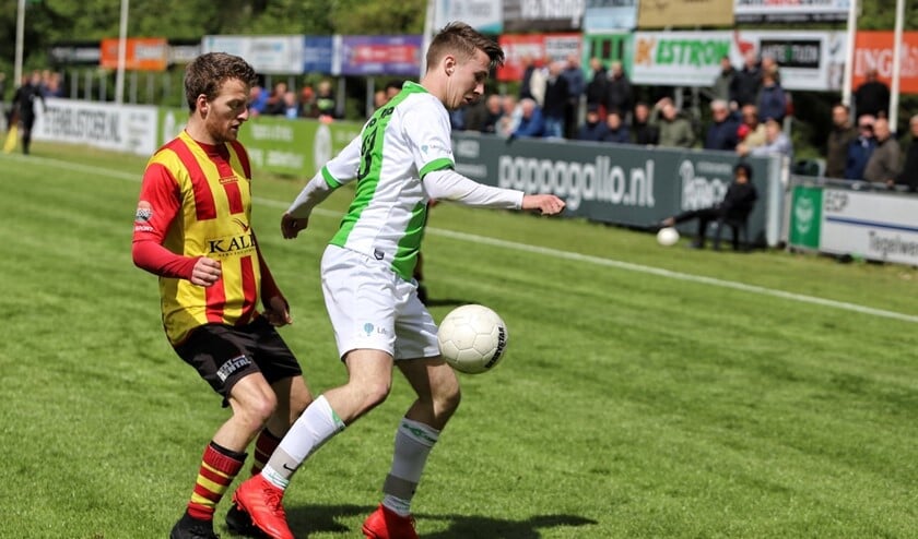 VV Spijkenisse wist zich in de finale van de nacompetitie tegen degradatie te handhaven.