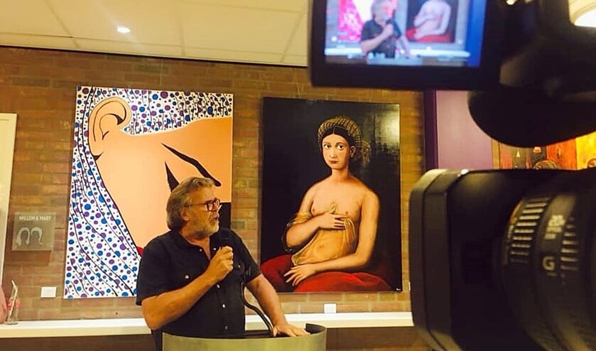 Johan van Konijnenburg bij de opening van zijn jubileumexpositie (Stichting Dogma T. Ilene Harms)