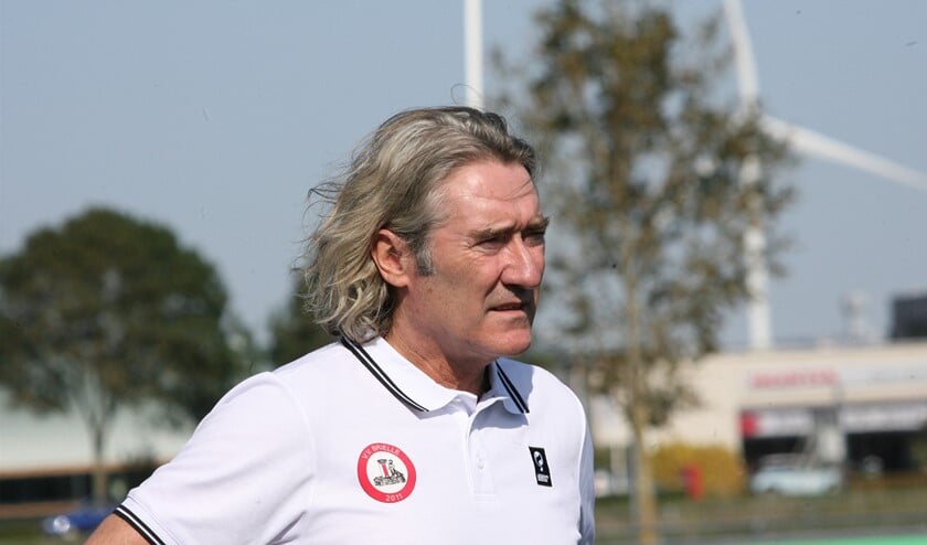 <p>Brielle-trainer Gijs Zwaan wil zijn selectie zo fit mogelijk door de voetballoze periode heenloodsen. Archieffoto: Wil van Balen.</p>