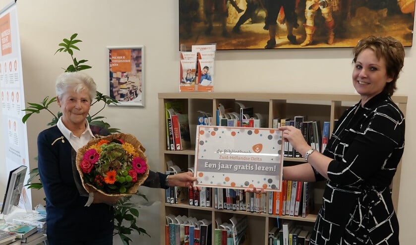 <p>Op dinsdag 20 oktober ontving mevrouw Tuns uit Oude-Tonge haar prijs; een jaar gratis lezen bij Bibliotheek Zuid-Hollandse Delta. </p>