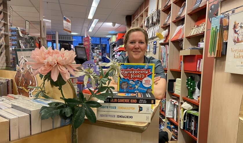 <p>Oktober staat in het teken van de Kinderboekenweek. Vandaar dat de boeken deze maand gaan over de jeugd.</p>