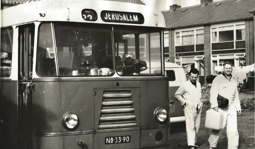 <p>Deze foto laat meer zien dan zo maar een bus</p>