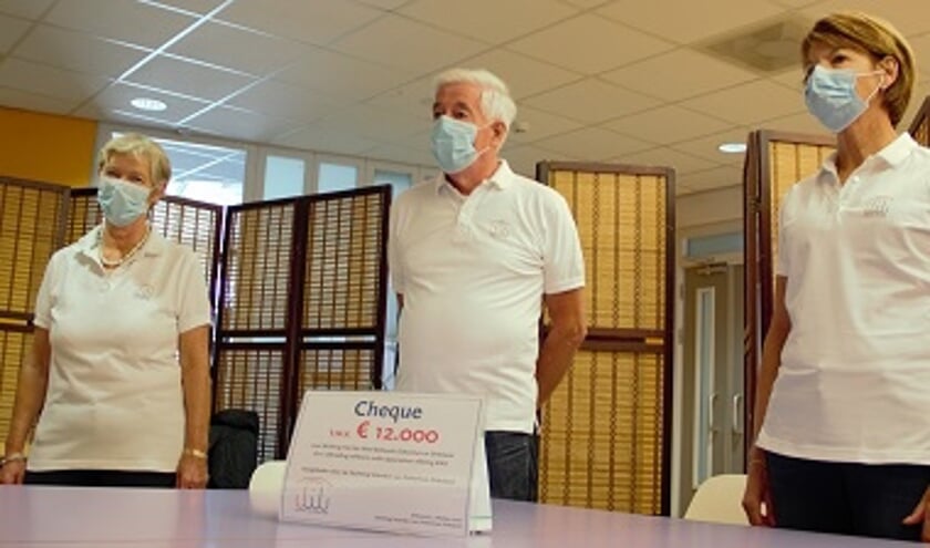 <p>Vriendenfonds met cheque van 12.000 euro</p>
