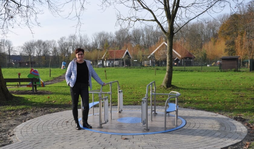<p>Mariska bij de rolstoeldraaimolen </p>