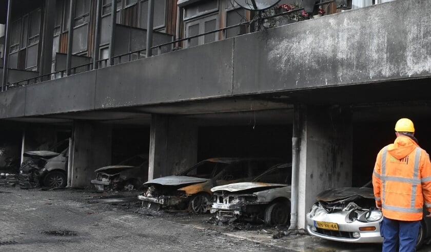 <p>Het OM eist 2,5 jaar cel en tbs met voorwaarden tegen de verdachte van de nieuwjaarsbrand in Wateringse Veld .Foto: (WB)</p>