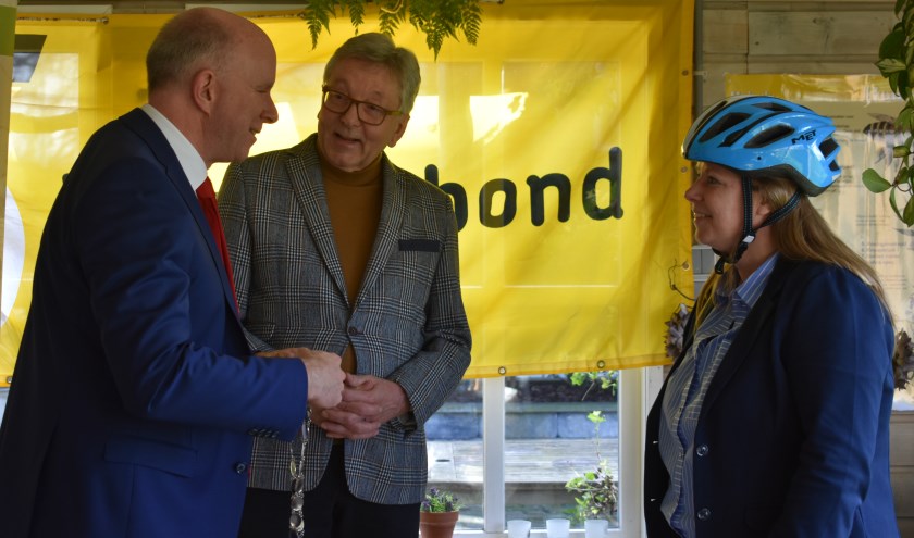 Als fietsburgemeester heeft Marja van der Ende (r) de rol van verbinder.
