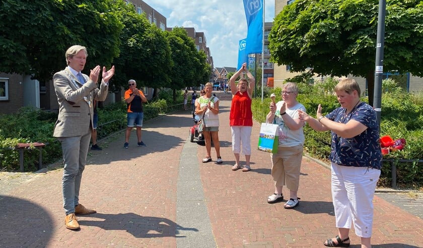Aan het einde van het bezoek was er een applaus voor de vrijwilligers.