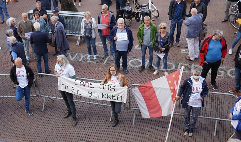 <p>Protest voor aanvang van de raadsvergadering op 6 juli</p>