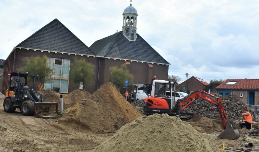 De deuren van de Hervormde Kerk Ter Heijde, gevestigd aan het Prins Willem III-Plein, staan ook dit jaar tijdens OMD open. Afgelopen week is de herinrichting van het kerkplein van start gegaan. Foto: (WB)