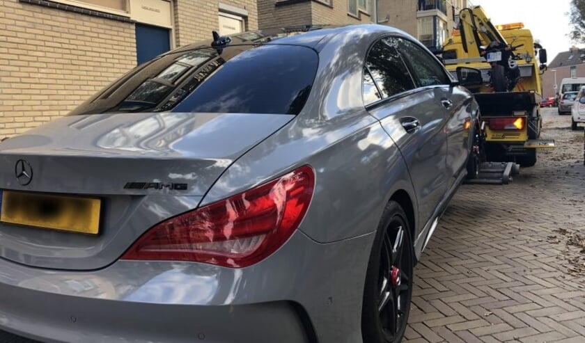 Ook een auto werd in beslag genomen door de FIOD. Foto: (FIOD)