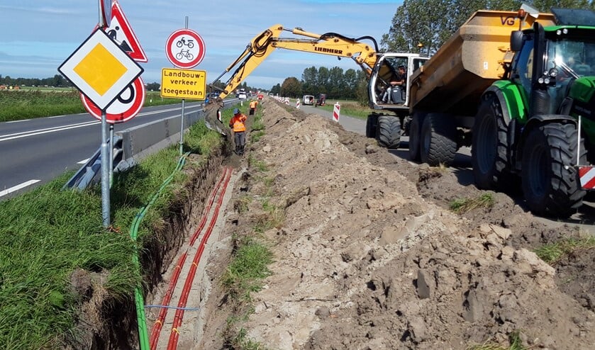 Alles is uit de kast gehaald om 160 km. elektriciteitskabel in de grond te (ver)stoppen.