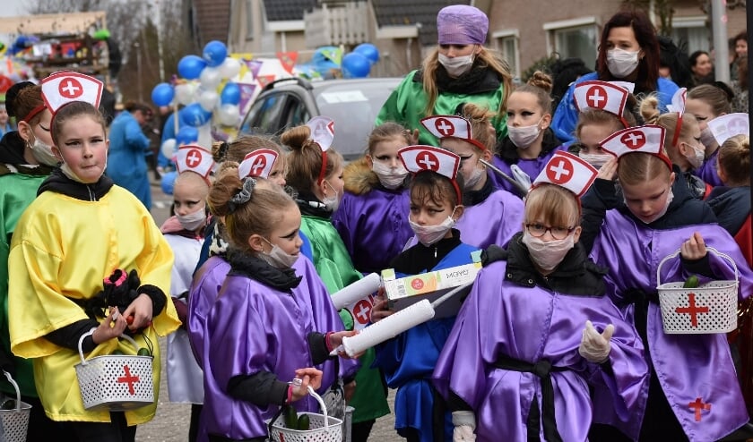 Eén van de groepen trad tijdens de optocht van 2020 op met een Coronathema, niet wetend wat de wereld nog allemaal te wachten stond. Foto: (WB)