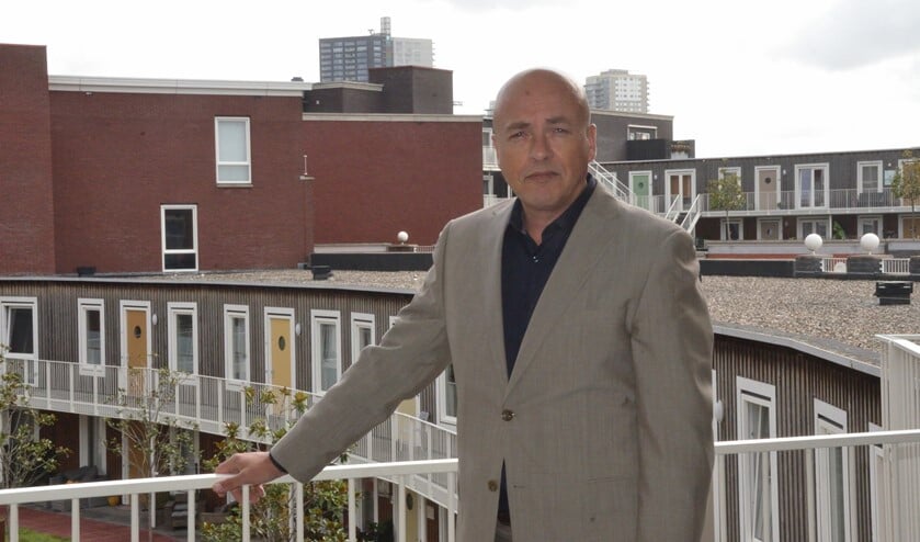 <p>Peter van der Velden stelt dat hij altijd in de gemeente heeft gewoond, zoals een raadslid verplicht is.</p>
