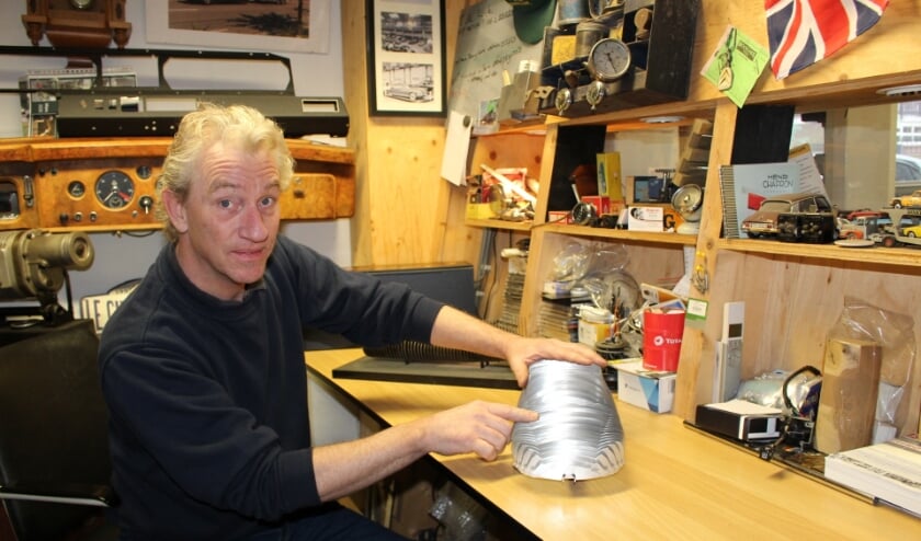 <p>Autokunstenaar Marx de Gijzel koestert een liefde voor klassiekers. Foto: (EvE)</p>
