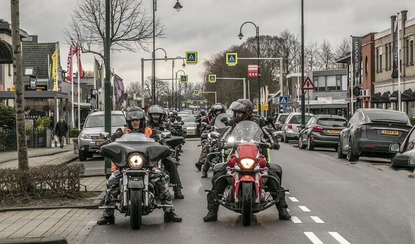 <p>Een mooi en gepast afscheid van Ernst Bonten (Foto: Wil van Balen)</p>