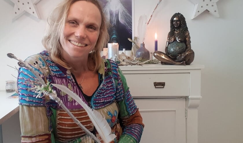 <p> Op 1 februari verzorgt Samantha een online jaarfeest voor de Godin Brigid. </p>