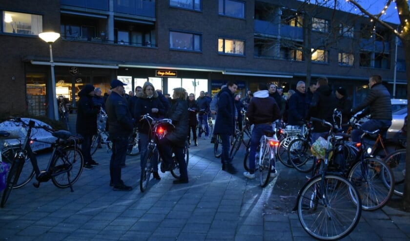 <p>Om te protesteren tegen de komst van een tweede migrantenhotel togen in de zomer van 2019 ruim 150 Maasdijkers op de fiets naar het gemeentehuis in Naaldwijk. Archieffoto: (WB)</p>