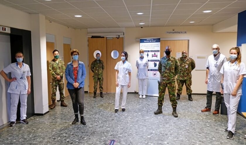 <p>Vier militaire zorgverleners springen bij op de tijdelijke non-covid-verpleegafdeling in Voorburg. Foto: (PR)</p>