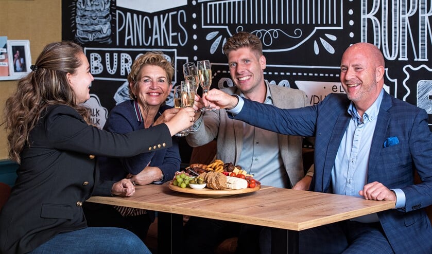 <p>Het team van Struijk & Struijk Makelaardij in de zomer van 2020.</p>