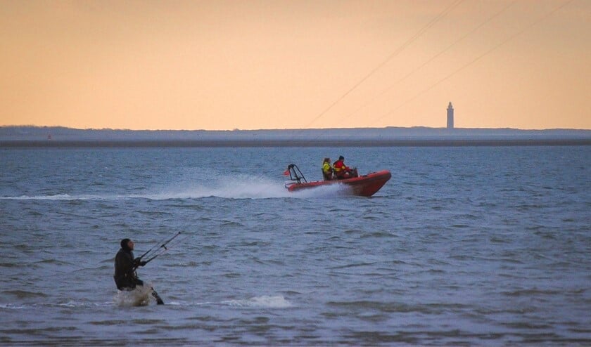 <p>Reddingsbrigade Rockanje onderweg naar kitesurfers in problemen (Archieffoto: Nicole Rombouts) </p>