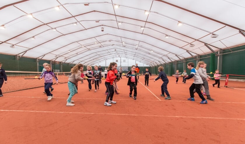 <p>Kennismaken met de tennisport bij LTC Naaldwijk. Foto: (PR) </p>