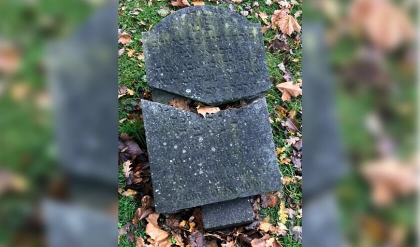<p>De begraafplaats is in verval geraakt na de Tweede Wereldoorlog. Foto: (PR)</p>