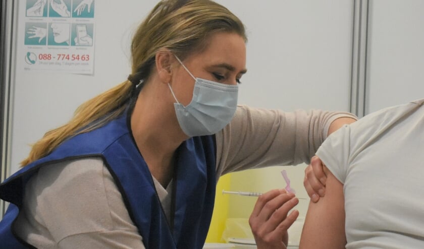 <p>De Brug in 's-Gravenzande is de vaccinatielocatie van Westland.<br>Foto: (WB)</p>