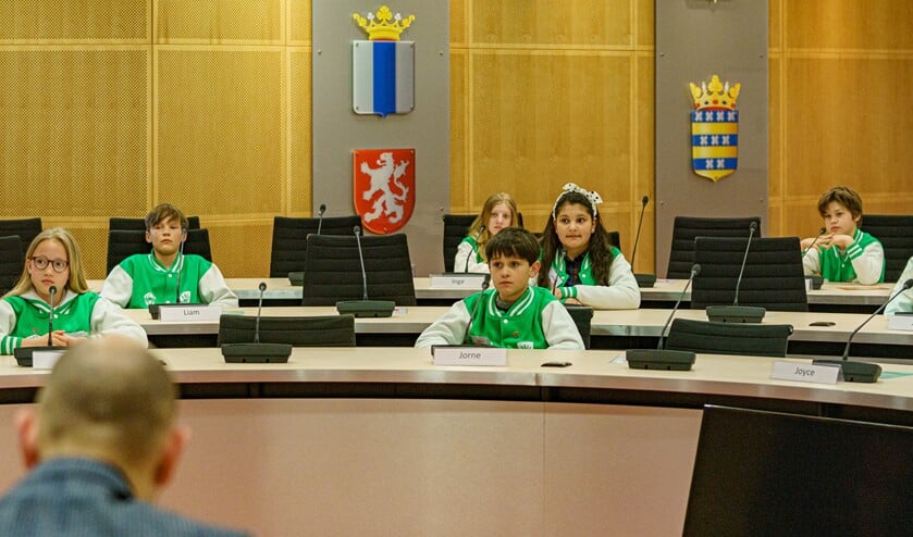 <p>De Kindergemeenteraad kwam in de raadzaal bijeen. </p>