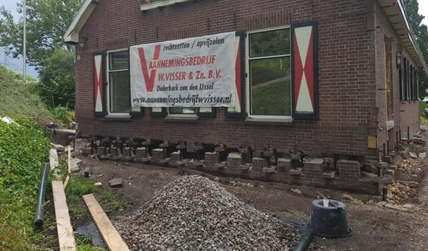 <p>Op 19 juni wordt brouwerij Buutegeweun opgevijzeld. Wie helpt?</p>