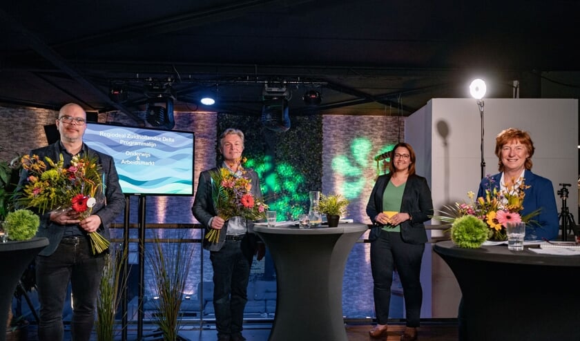 <ol start="1" type="1"><li>v.l.n.r.: Patrick van Uitert, projectleider Regio Deal Onderwijs & Arbeidsmarkt,<br>Cees Vingerling, gespreksleider, Celeste Kamp, projectsecretaris Onderwijs & Arbeidsmarkt en Nel van ’t Hof, voorzitter van de Ondernemersvereniging Nissewaard</li></ol>