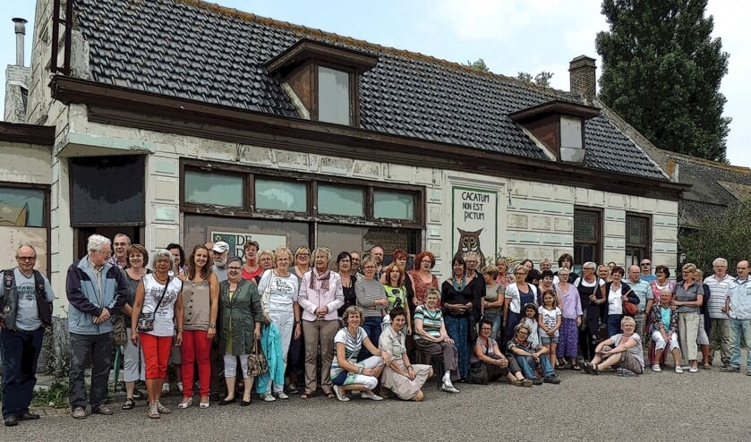 <p>In het atelier genieten volwassenen van kunstzinnige vorming.</p>