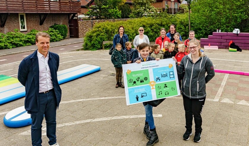 <p>Wethouder Martijn Hamerslag reikte de prijzen uit (Foto: Foto-ok.nl)</p>