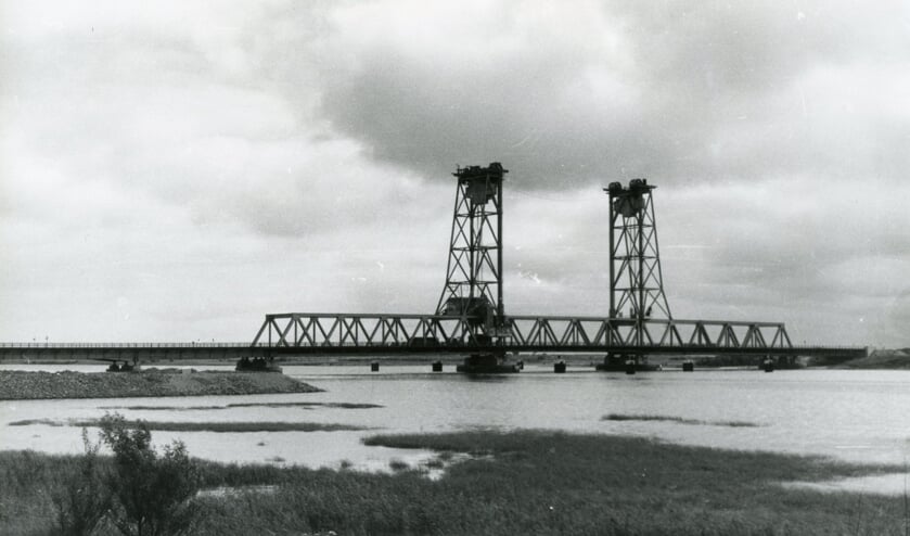 <p>In 1955 vormde de Botlekbrug de verbinding met het havengebied.</p>