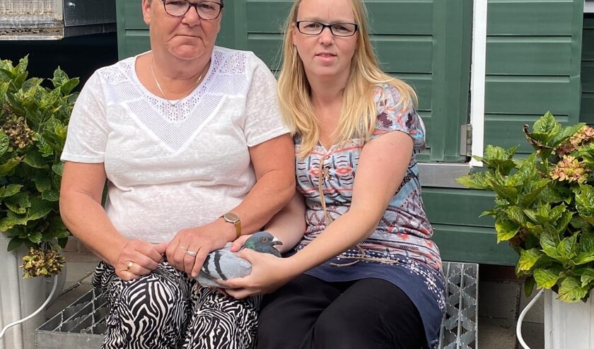 <p>In Ouddorp, op de kop van het eiland, wonnen Silvana en Lia Grinwis de eerste prijs van deze Ladies League vlucht.</p>