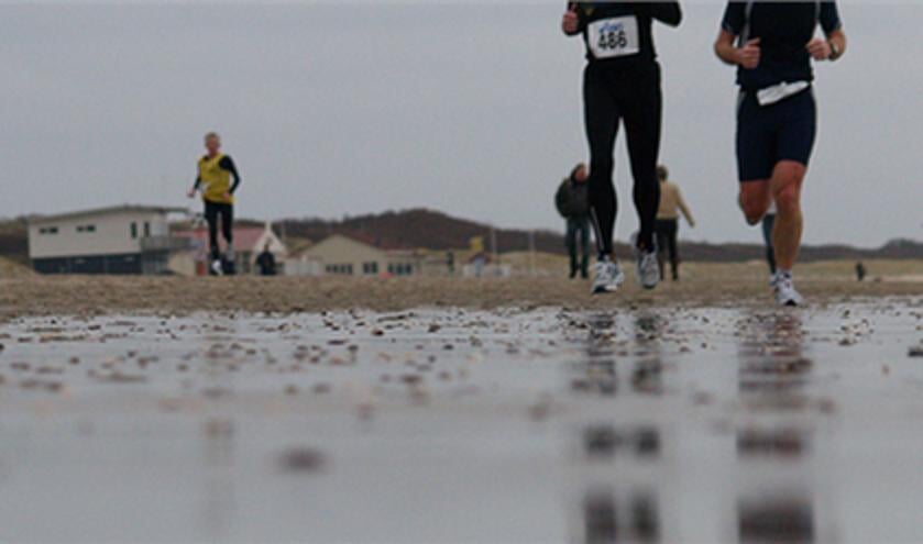 Het parcours is pittig over strand en door duinen.