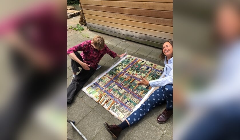 Samen in de weer met keramiek en mozaïek.