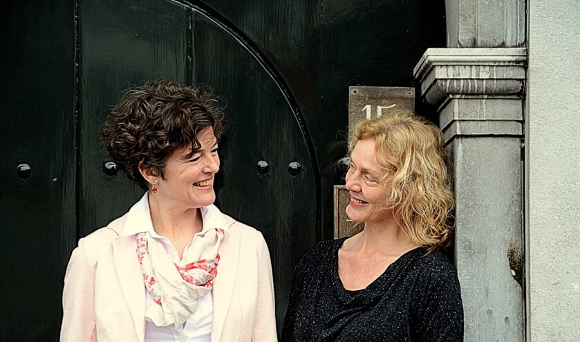 Rouwtherapeuten Anne Remijn en Pauline Stadhouders begeleiden de groep.