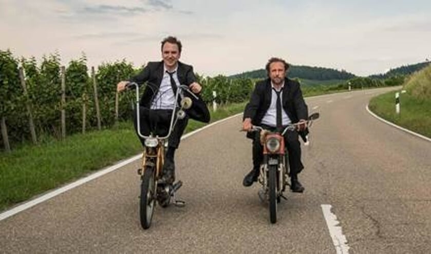 Broers Christian en Georg maken een roadtrip door Duitsland op een Mofa