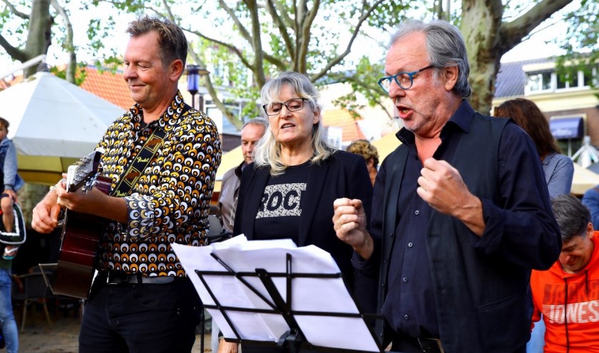 Foto's protest tegen het muziekbeleid in de stad