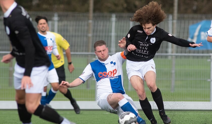 <p>Bo de Vroege baalt, net als veel andere voetballfanaten, van de gedeeltelijke lockdown, want bij Concordia liep het net lekker. Als voormalig e-sporter van Sparta zal hij nu vooral op de PlayStation FIFA spelen. (foto: Roel van Dorsten)</p>
