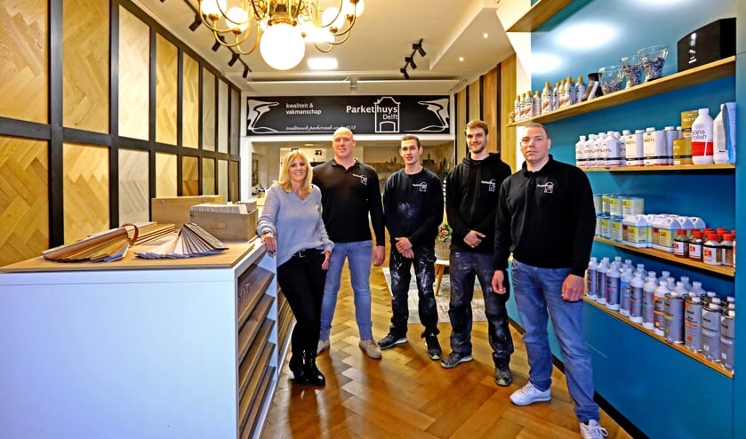 <p>Het team van 't Parkethuys: Nicolette, Alex, Jeremy, Roy, Chris <br>(Foto: Koos Bommelé)</p>
