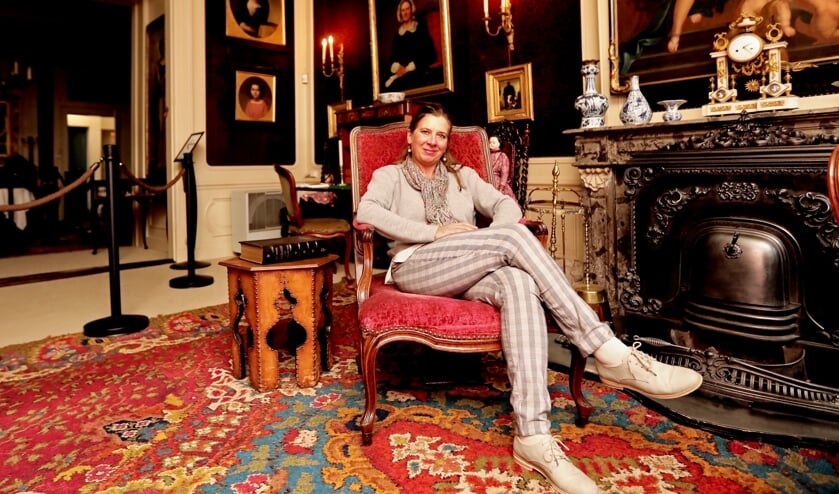 <p>De zitkamer van Paul Tétar van Elven (Foto: Koos Bommelé) </p>