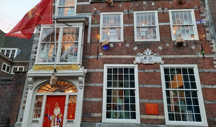 <p>Het pakjeskasteel op de Oude Delft</p>