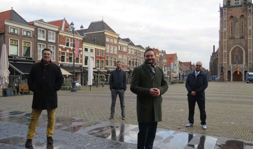 <p>v.l.n.r Jeroen Heemskerk (voorzitter MKB Delft), Remco van Eendenburg (bestuurslid), Bas Vollebregt (Wethouder) en Roy Snuverink (Vice-voorzitter) </p>