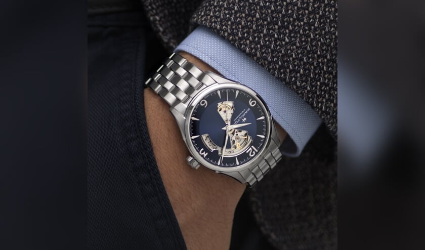<p>Van Loenen is een officiële dealer van Hamilton horloges</p>