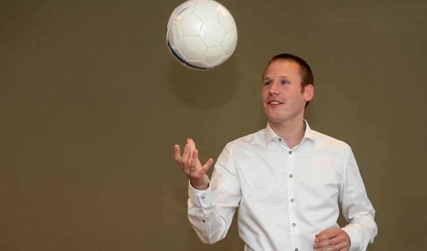 Robert van der Zwan keek als voetballer verder dan het spelletje zelf en pas dat nu nog dagelijks toe. (Fotografie en tekst: Roel van Dorsten)