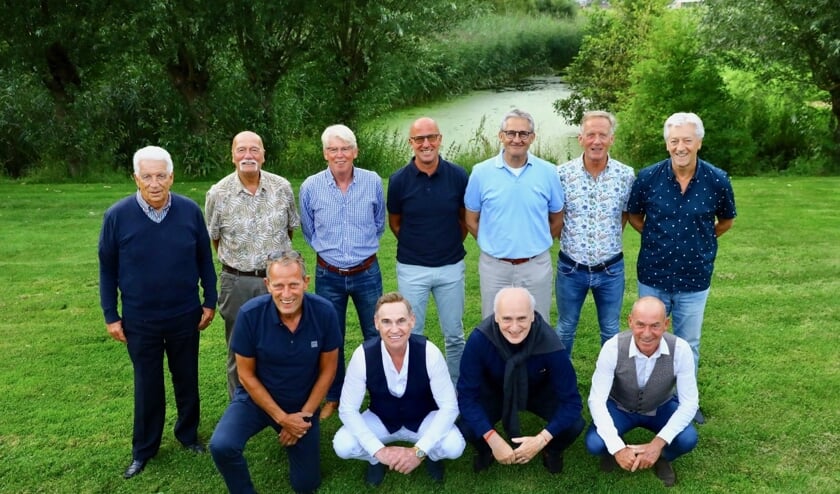 Staand v.l.n.r.: Guus Haak, Ton van der Krogt, Han de Visser, Wim van Zinnen, Hans de Ruyter, Wim van der Enden en Sjef de Poorter. Zittend: Hans Suiker, Leo Rontberg, Frans van Straaten en Bram Rontberg. Op de foto ontbreken o.a. Harry Dame, Rob Eckhard en niet te vergeten de veel te vroeg overleden Pierre van Zinnen. Ook zij hebben bijgedragen aan de successen. (Foto: Koos Bommelé)